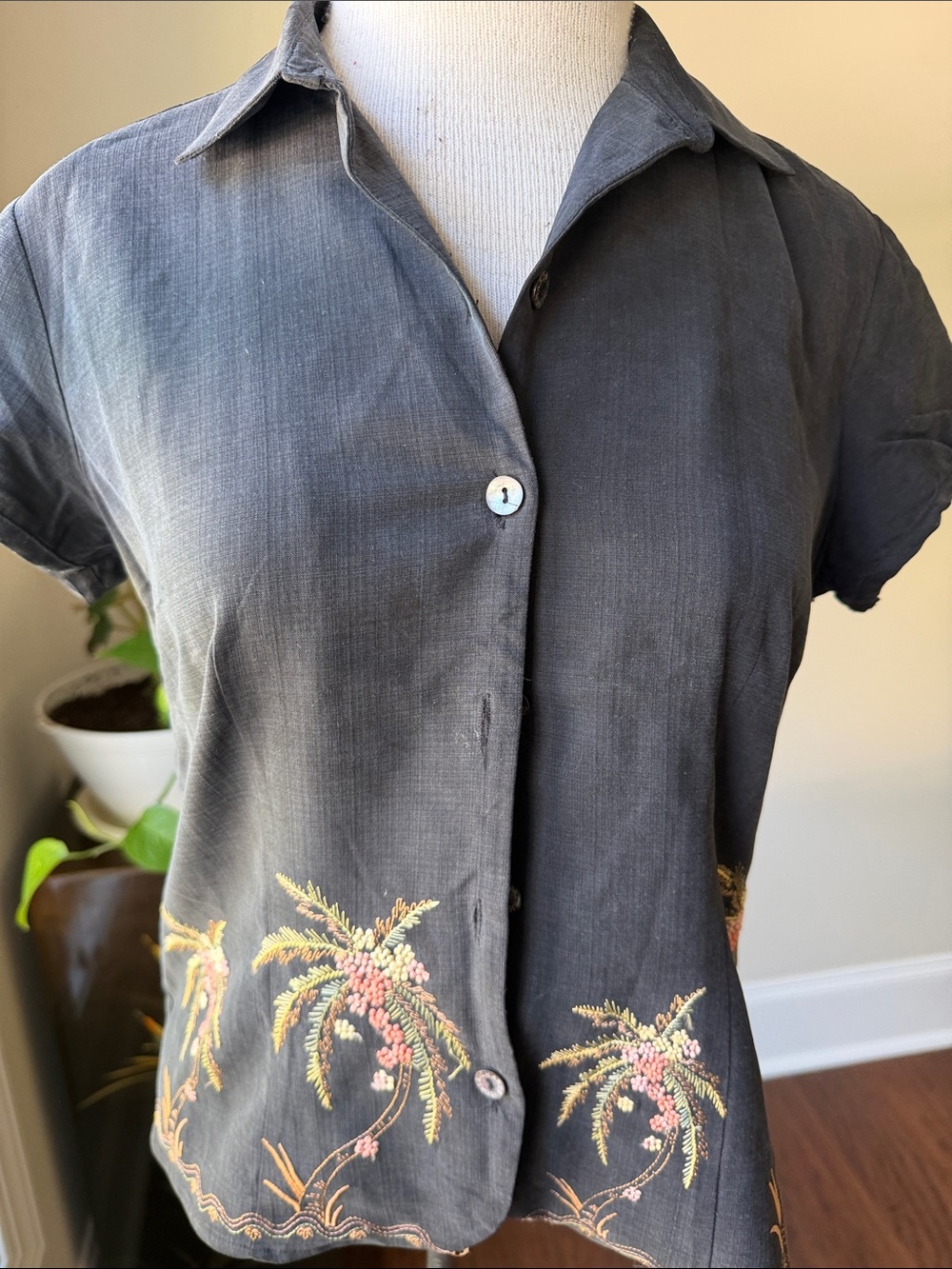 Tori Richard Black Short-Sleeve Button-Front Shirt with Tropical Embroidery